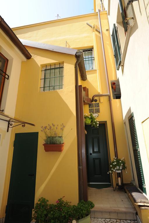 B&B Aurora Domus D'A-Mare Pesaro Dış mekan fotoğraf